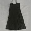 Nova alça vestido preto pequeno sexy gentil decote V base retrô fenda lateral longa vestido preto feminino Atacado