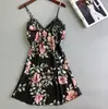 Suministro transfronterizo Comercio exterior europeo y americano lencería sexy tentación sexy seda artificial tirante estampado camisón venta al por mayor de fábrica