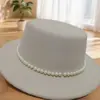 Chapéu Feminino Estilo Hepburn Francês, Chapéu Plano Fashion Socialite com Corrente de Pérolas, Chapéu Retrô Britânico, Auto-Operado