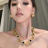 Collar y Aretes de Piedra Preciosa Negra Estilo Palacio Retro Nuevo Estilo Caliente Lujo Ligero Alta Gama Cadena Clavicular Set de Collar para Mujer
