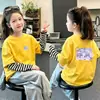 Camiseta de manga larga a rayas de algodón puro para niña, top nuevo estilo primavera/otoño 2026 para niños, atuendo de otoño para niñas pequeñas, camiseta interior de dibujos animados