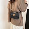 Bolsa de Ombro Elegante e de Nicho para Mulheres 2026 Nova Tendência Estilo Coreano Bolsa Quadrada Pequena Simples e Única Bolsa de Ombro Transversal