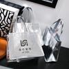 Bolso de Mano Láser Plateado Bolsa de Regalo para Tienda de Ropa Laminada Bolsa de Empaque Popular en Internet con Logo Personalizado Bolsa de Compras
