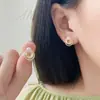 Brincos Redondos Delicados com Cravação de Diamantes Estilo Francês, Exquisitos e Elegantes, Simples e Modernos, Brincos de Luxo Leve e de Alta Qualidade para Mulheres