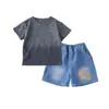 Ropa de verano transfronteriza para niños 2026 nuevo estilo niños degradado letra manga corta moda niños comercio exterior moderno atuendos