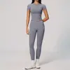 Novo conjunto de yoga sem costura europeu e americano para mulheres, gola halter, justo ao corpo, controle de barriga, secagem rápida, conjunto de fitness para atividades ao ar livre 4535
