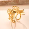 Anillo Popular Transfronterizo para Mujer, Anillo de Acero Inoxidable con Baño de Oro de 18 Quilates Moderno y de Alta Gama, Anillo de Acero de Titanio con Lazo Prensado en Aceite
