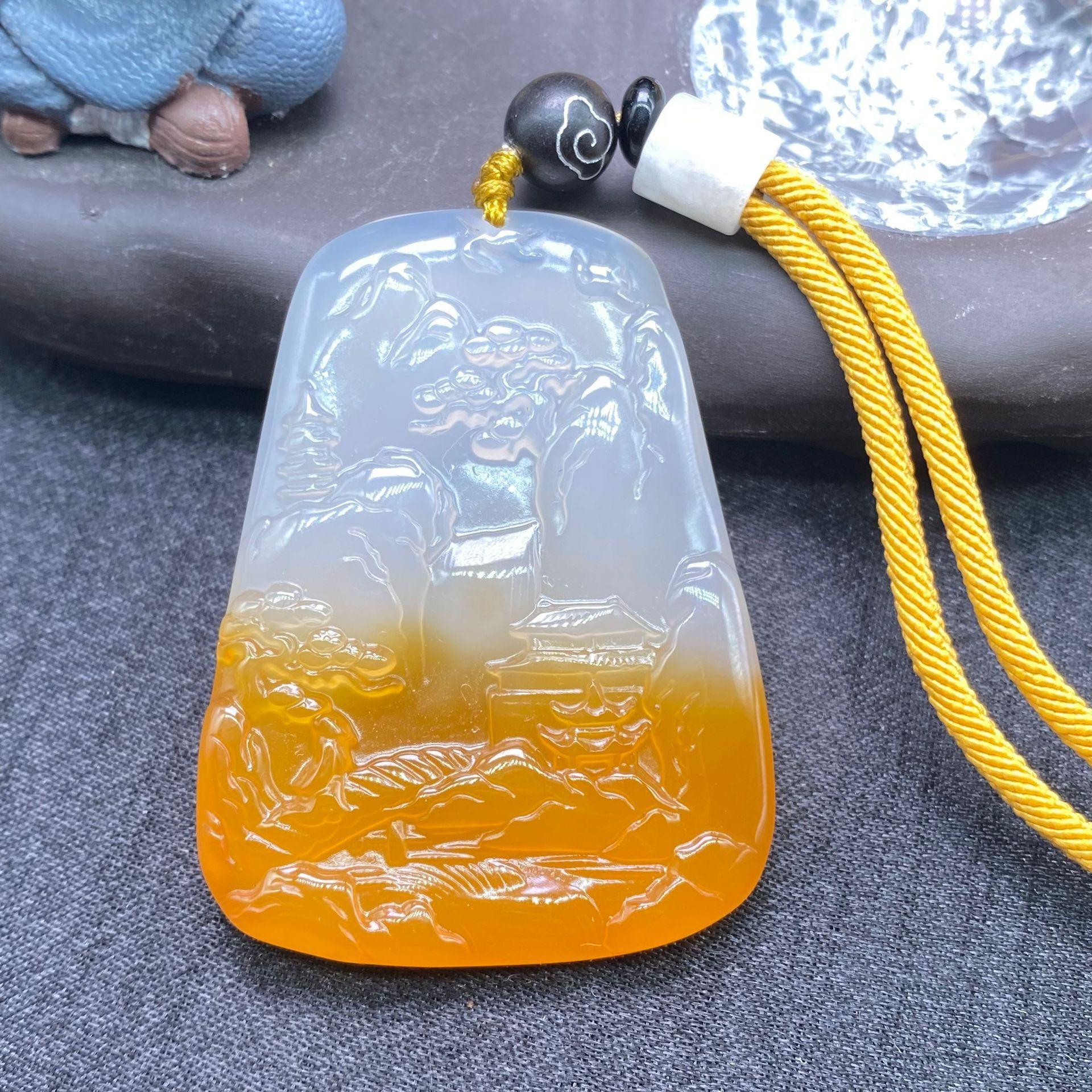 智贝主图_1厂家直销玛瑙玉髓冰种俏色巧工精雕山水牌项链毛衣