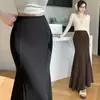 Saia feminina de outono e inverno, elástica, versátil, estilo sereia, saia preta de cintura alta, comprimento médio, cor café