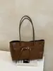 Bolsas: Bolsos tote retro europeos y americanos transfronterizos, gran capacidad, elegantes bolsos de hombro para mujer para el trabajo, que exudan una sensación sofisticada y de alta gama.
