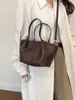 Bolso tipo cubo suave y cómodo para mujer, nuevo diseño de nicho estilo coreano 2026, adecuado para el trabajo y para llevar cruzado.