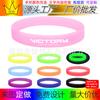 Pulseira de silicone de cor sólida em estoque atacado adulto criança pulseira de cor equipe abertura impressão pulseira brilhante fabricante