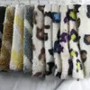Jacquard de Lana de Cordero Flor Colorida Tamaño Círculo Leopardo Estampado Leopardo Jacquard Lana de Cordero Otoño e Invierno Ropa de Terciopelo de Cordero Tela para Juguetes