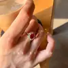 Anillo Abierto de Lujo Ligero Estilo Coreano Retro Super Brillante de Circonita Roja Elegante Personalizado de Alta Calidad, Anillo Ajustable para Mujer