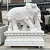 Elefantes tallados en piedra de mármol blanco disponibles en stock del fabricante, un par de elefantes de piedra colocados en la entrada del hotel Escultura decorativa de elefante de piedra de 2 m