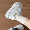 Zapatos de Estilo Universitario Coreano para Aumentar la Altura con Suela Gruesa para Mujer 2026 Nuevas Zapatillas Blancas de Caña Baja para Primavera Zapatos de Estudiante Zapatos de Pan