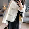 Cárdigan de punto estilo francés, una nueva pieza chic de abrigo con un aire sofisticado y elegante, hecho con pelo sintético de visón, perfecto para otoño e invierno, y que irradia un aura de moda y estilo.