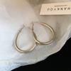 Pendientes de anillo liso transfronterizos europeos y americanos con aguja de plata, pendientes de nicho de viento frío, pendientes de temperamento de moda, lujo ligero, sentido de alta gama