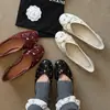 Versión de cuero suave~Zapatos planos de moda y sencillos con lazo y tachuelas, bailarinas versátiles de cuero genuino