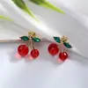 Pendientes de Cereza Roja de Moda para Mujer, Ajustados, Súper Hada, Aretes de Botón, Colgantes Colgantes, Diseño de Alta Gama, Estilo Versátil, Estilo Dulce