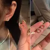 ¡Buen ladrón! Pendientes pequeños y exquisitos, pendientes de diseño de nicho para mujer, pendientes femeninos de alta gama, nueva moda 2024