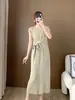 Vestido Plissado Design Feminino Primavera e Verão 2024 Novo Cadarço Cobertura de Carne Saia Emagrecedora Vestido Longo Brilhante de Alta Qualidade