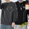 Camiseta masculina de manga comprida para outono e inverno, marca da moda, corte solto, forrada com fleece, camiseta básica casual, moletom com estampa e gola redonda para jovens estudantes
