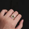 Anillo de Plata Esterlina con Zircón Verde Oliva de Ojos Refinados de Diseño Retro Francés para Mujer