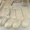Calcetines blancos para mujer para primavera y otoño, estilo para todas las estaciones, con bordes enrollados, lunares estilo japonés, bordes rizados, calcetines de maternidad, calcetines largos apilados estilo coreano