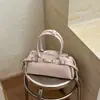 Bolso cruzado de diseño nicho simple para uso diario, de un solo hombro, para llevar debajo del brazo para mujer, nuevo modelo principios de otoño 2026, bolsa tipo almohada de gran capacidad