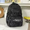 Fondo azul claro suave con lunares, mochila refrescante y relajante, estilo universitario coreano, mochila escolar con múltiples compartimentos para estudiantes de secundaria y preparatoria