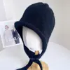 Gorro cálido de punto liso con cordón para mujer, otoño e invierno, simple, versátil, gorro de punto, protección contra el frío, calidez, protección para los oídos, gorro de lana