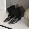 Botas de tornozelo retas da moda estilo coreano com blocos de cor de 1 cm, novo modelo outono e inverno 2026, bico fino, sem cadarço com sola reta, botas casuais estilo western