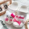 En nombre del gato de felpa para el cabello súper lindo zapatos con agujeros tridimensionales zapatos flor hebilla japonesa lindo caricatura decoración tridimensional del empeine