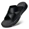 Pantuflas de cuero para hombre de gran tamaño transfronterizas para verano, sandalias tipo chancla de suela gruesa y ligera para hombre, sandalias de playa populares de comercio exterior