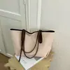 Bolsa de Grande Capacidade para Deslocamento Transfronteiriço Feminina 2026 Nova Bolsa Tote Textura de Alto Padrão Bolsa de Ombro Único Feminina Textura Tecida Bolsa Grande