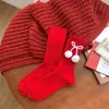 Calcetines rojos de Año Nuevo para mujer otoño e invierno gruesos cálidos de cachemir este año calcetines rojos lindos bola de pelo calcetines de tubo al por mayor