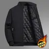 Jaqueta casual versátil de outono e inverno para homens, gola alta, forrada com fleece, corte slim, quente, com zíper, tamanho plus size, forrada com fleece e espessa
