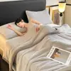 Lujo ligero, engrosada, manta de terciopelo de leche de doble cara, manta de franela de invierno, cubierta de sofá para aire acondicionado, manta para siesta en la oficina
