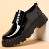 Sapatos Masculinos Casuais de Negócios de Couro Britânico 2025 Sapatos Sociais de Couro Envernizado Bico Largo Brilhante Sapatos de Casamento para Noivos Venda Direta da Fábrica