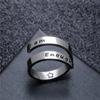 Anillo de accesorios de anillo de venta caliente de comercio electrónico transfronterizo grabado Soy suficiente anillo abierto de doble capa de acero de titanio