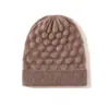 Gorro de Punto de Cachemira 2026 Otoño/Invierno Nuevo para Mujer de Gama Alta Color Sólido Pluma Engrosado Cálido Moda Casual Borde Plegado