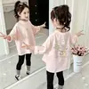 Camiseta de algodão puro de manga longa para meninas, novo estilo coreano outono 2026, top estampado infantil versátil para crianças maiores, estilo primavera e outono