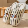 Novas Pantufas de Algodão Desenho Animado para Homens e Mulheres, Uso Doméstico, Pantufas de Pelúcia para Casal Outono e Inverno, Pantufas de Algodão de Inverno Atacado