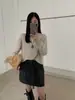 Outono 2026 Novo Suéter de Malha Feminino Top Estilo Coreano Elegante Cor Sólida Lã Pura Gola Redonda Manga Longa para Trabalho Casual Versátil