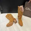 Botas de media pantorrilla para mujer Botas Martin de mezclilla caladas de meter estilo nuevo tacón grueso bordado 2026 terciopelo Botas de caballero estilo Western