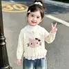 Suéter para niña colección otoño 2026 nuevo estilo cárdigan de punto de otoño para bebé cárdigan de punto para niños patchwork moderno abrigo superior para otoño e invierno