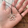 Colgante de Cuerda Negra de Alta Calidad Piedra Redonda Cadena Larga para Suéter Cadena para Clavícula de Gama Alta para Mujer Accesorios de Collar Retro Elegantes