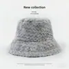 Sombrero de Pescador de Piel de Conejo Sintética para Circunferencia de Cabeza Grande Conjunto de Dos Piezas de Sombrero Bufanda de Felpa para Mujer Otoño e Invierno Moda Versátil Cálido Sombrero de Cubo Moderno
