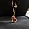 Elegante Collar Francés de Calabaza de Ágata Roja para Mujer, Tendencia Nacional, Diseño de Nicho, Cadena de Clavícula de Madreperla Blanca de Alta Gama